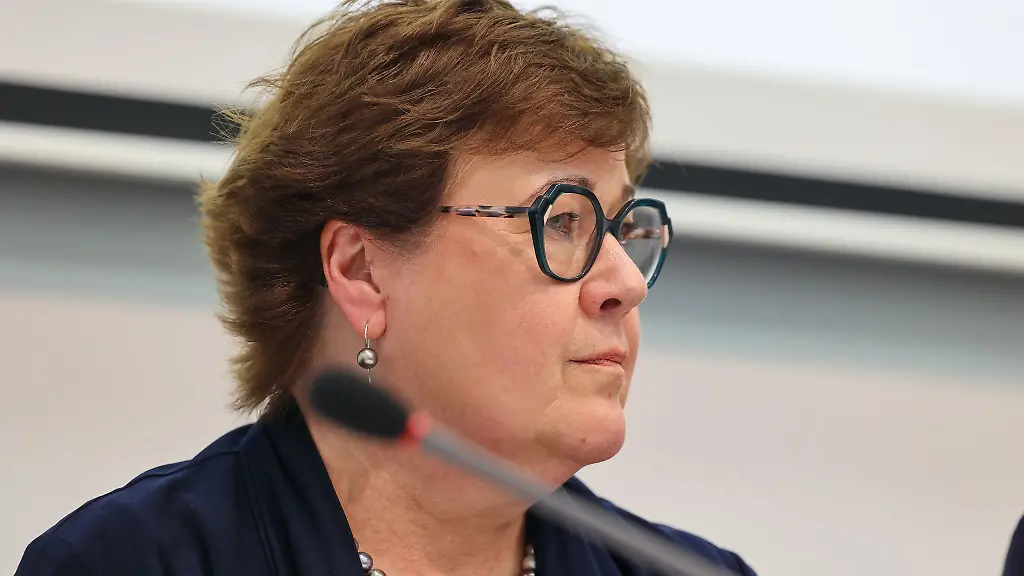 Es-besteht-die-Gefahr-dass-selbst-versorgungsrelevante-Krankenhaeuser-ins-Straucheln-kommen-sagte-Gesundheitsministerin-Petra-Grimm-Benne-SPD