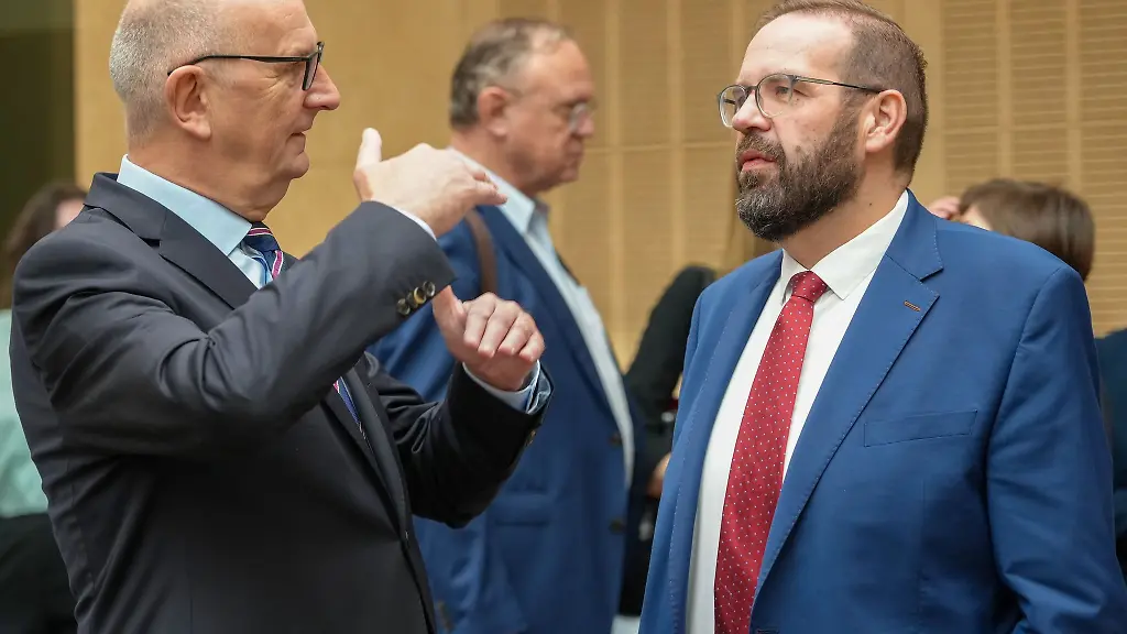 Brandenburgs-Ministerpraesident-Dietmar-Woidke-SPD-kritisiert-das-Sparpaket-fuer-die-Ausgaben-der-Krankenkassen
