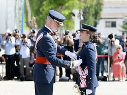 Vom Vater ausgezeichnet: Spaniens Kronprinzessin Leonor beendet Militär-Ausbildung