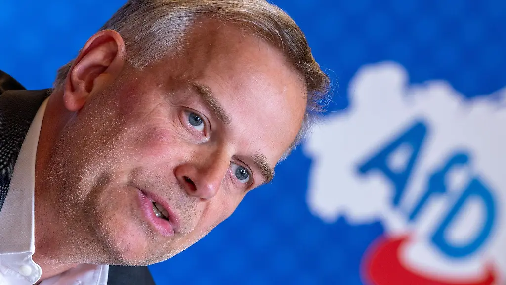 Leif-Erik-Holm-hat-sich-von-der-Fahrbereitschaft-des-Bundestags-zum-AfD-Parteitag-in-Erfurt-fahren-lassen-unerlaubt-Archivbild