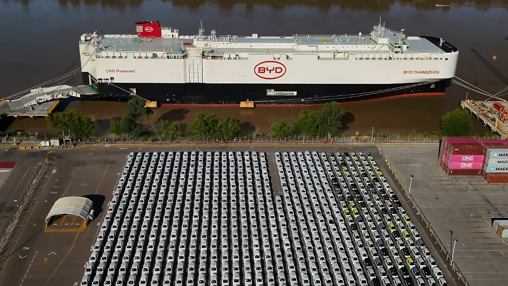 BYD-Electric-And-Hybrid-Vehicles-Arrive-At-Argentina-s-Port-Of-Zarate-A-drone-view-shows-a-ship-and-electric-and-hybrid-vehicles-manufactured-by-Chinese-automaker-BYD-at-the-port-of-Zarate-Argentina-on-January-20-2026-Buenos-Aires-Argentina-PUBLICATIONxNOTxINxFRA-Copyright-xMatiasxBagliettox-originalFilename-baglietto-notitle260120-np0Hc