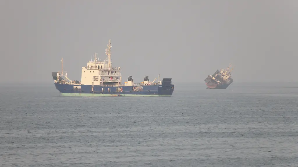 Vessels-in-the-Strait-of-Hormuz-near-the-beach-of-Bandar-Abbas-Iran-June-21-2026-Amirhosein-Khorgooi-ISNA-via-WANA-West-Asia-News-Agency-via-REUTERS-ATTENTION-EDITORS-THIS-PICTURE-WAS-PROVIDED-BY-A-THIRD-PARTY-ISRAEL-OUT-NO-COMMERCIAL-OR-EDITORIAL-SALES-IN-ISRAEL-NO-ACCESS-FOR-ISRAELI-MEDIA-NO-USE-BBC-PERSIAN-NO-USE-VOA-PERSIAN-NO-USE-MANOTO-NO-USE-IRAN-INTERNATIONAL-NO-USE-RADIO-FARDA-DIGITAL-NO-USE-BBC-PERSIAN-NO-USE-VOA-PERSIAN-NO-USE-MANOTO-NO-USE-IRAN-INTERNATIONAL-NO-USE-RADIO-FARDA