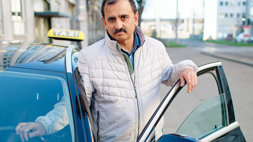 Der-Mannheimer-Taxifahrer-Muhammad-A-erhaelt-die-Rettungsmedaille-des-Landes-nachdem-er-am-Rosenmontag-2025-einen-Amokfahrer-in-der-Mannheimer-Innenstadt-stoppte