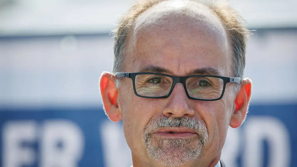 Mecklenburg-Vorpommerns-Wirtschaftsminister-Blank-ueberreicht-Zuwendungsbescheid-fuer-Machbarkeitsstudie-fuer-Gewerbegebiet-Lubminer-Heide