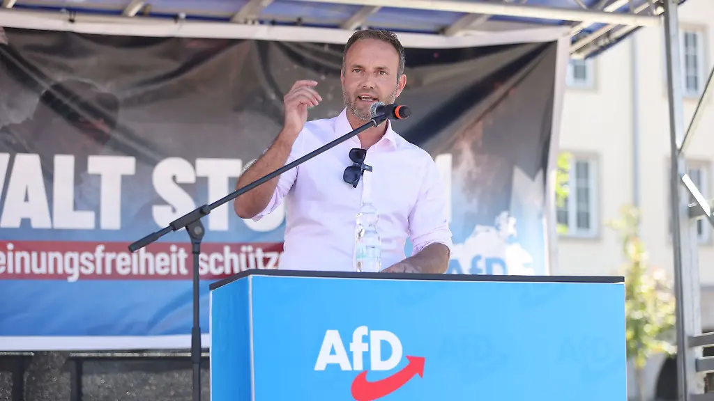 Demo-und-Gegendemo-in-Rostock