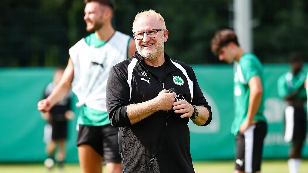 Heiko-Vogel-geht-nach-viel-Zittern-in-der-Relegation-in-seine-zweite-Saison-mit-der-SpVgg-Greuther-Fuerth