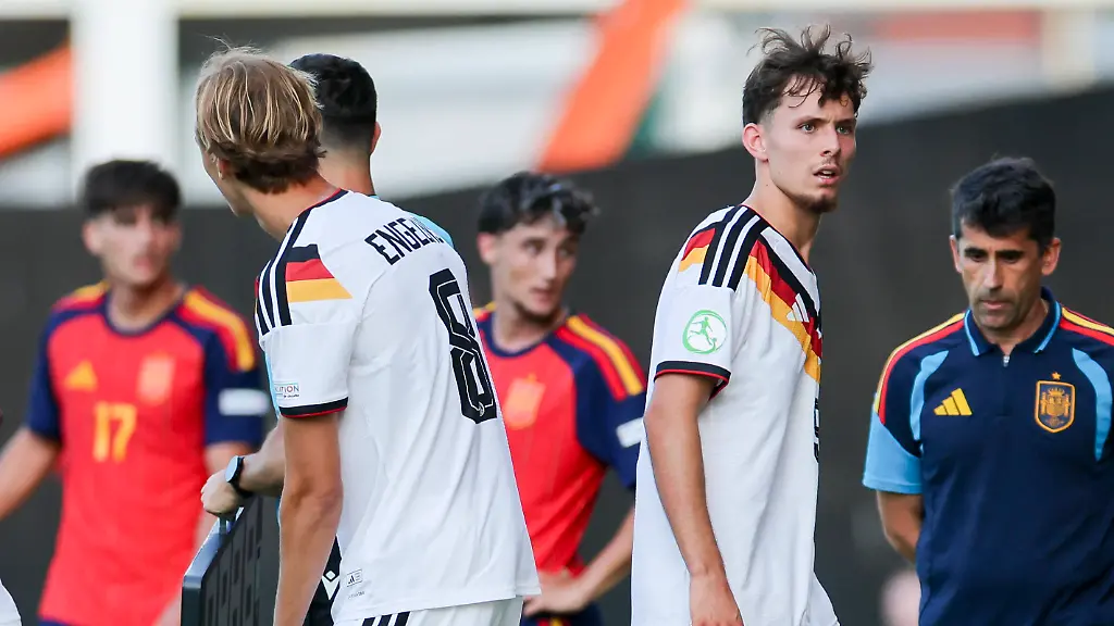 Otto-Stange-Germany-schaut-nach-seiner-Auswechslung-fuer-Luis-Engelns-Germany-enttaeuscht-UEFA-European-Under-19-Championship-2026-Final-Spain-v-Germany-Racecourse-Ground-am-11-July-2026-in-Wrexham-Vereinigtes-Koenigreich-Foto-von-Marco-Steinbrenner-DeFodi-Images-Otto-Stange-Germany-looks-disappointed-after-being-substituted-for-Luis-Engelns-Germany-UEFA-European-Under-19-Championship-2026-Final-Spain-v-Germany-Racecourse-Ground-July-11-2026-in-Wrexham-United-Kingdom-Photo-by-Marco-Steinbrenner-DeFodi-Images-Otto-Stange-Germany-looks-disappointed-after-being-substituted-for-Luis-Engelns-Germany-2026-UEFA-European-Under-19-Championship-Final-Spain-vs-Germany-Racecourse-Ground-on-July-11-2026-in-Wrexham-United-Kingdom-Photo-by-Marco-Steinbrenner-DeFodi-Images-Otto-Stange-of-Germany-looks-disappointed-after-being-substituted-for-Luis-Engelns-of-Germany-UEFA-European-Under-19-Championship-2026-Final-Spain-vs-Germany-Racecourse-Ground-July-11-2026-in-Wrexham-United-Kingdom