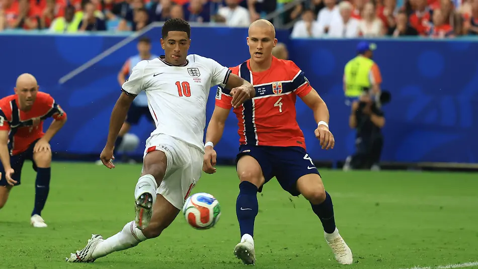 Jude-BELLINGHAM-of-England-left-scores-his-team-s-second-goal-during-the-first-half-of-extra-time-in-the-FIFA-World-Cup-2026-quarter-final-match-between-Norway-and-England-at-Miami-Stadium-in-Miami-Gardens-Florida-United-States-on-July-11-2026