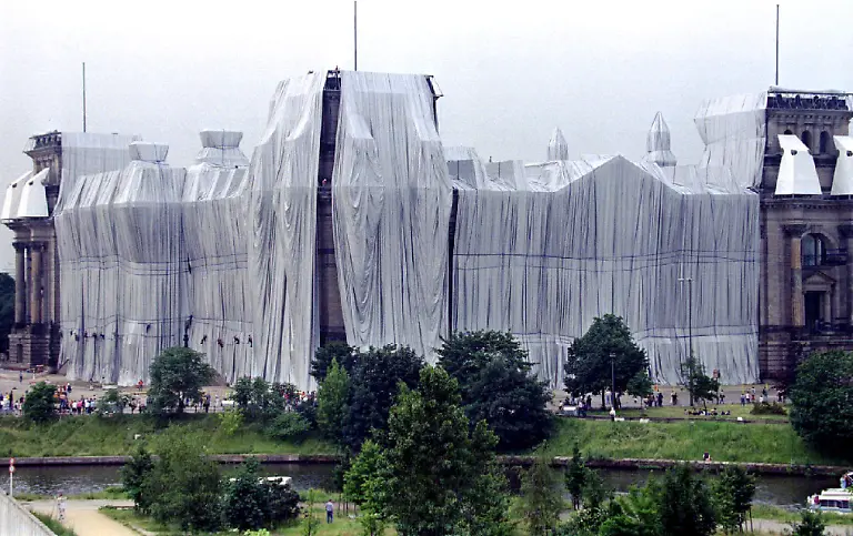 1995-06-21T120000Z-824253261-PBEAHUNBYFF-RTRMADP-3-CHRISTO