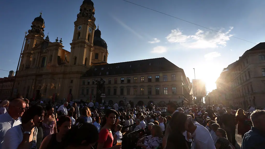 Tausende-Zuschauer-kommen-jedes-Jahr-zu-Klassik-am-Odeonsplatz-Archivbild