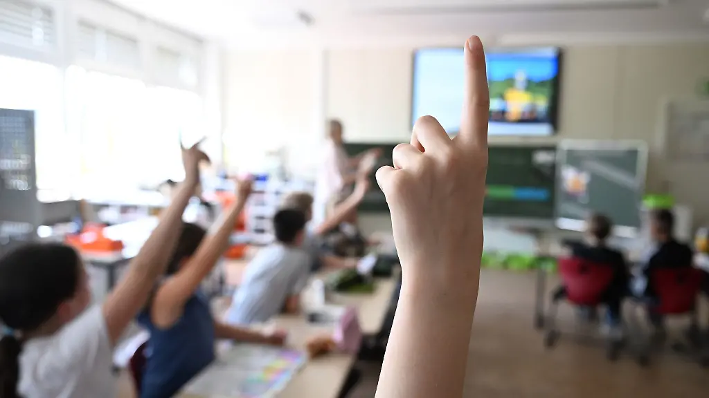 Seit-Einfuehrung-der-Vorlaufkursstruktur-in-Hessen-sind-die-Zurueckstellungen-zum-Schulstart-aus-rein-sprachlichen-Gruenden-deutlich-zurueckgegangen