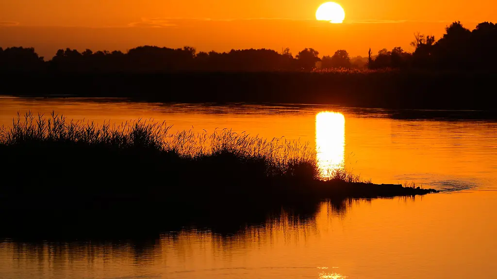 Sonniges-und-trockenes-Sommerwetter-praegt-den-Wochenstart-in-Berlin-und-Brandenburg-Gleichzeitig-bleibt-die-Waldbrandgefahr-in-weiten-Teilen-Brandenburgs-hoch