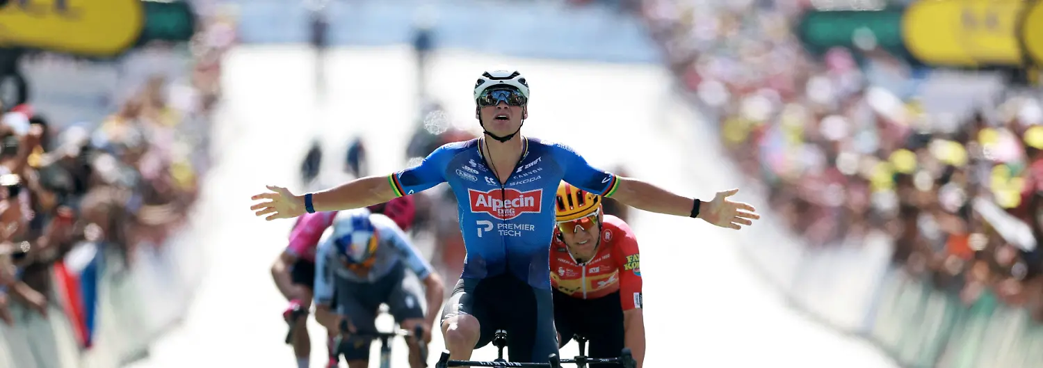 Cycling-Tour-de-France-Stage-9-Malemort-to-Ussel-USSEL-France-July-12-2026-Alpecin-Premier-Tech-s-Mathieu-Van-Der-Poel-celebrates-winning-stage-9-REUTERS-Stephanie-Lecocq