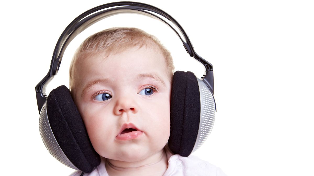 Bewegungen-folgen-erst-sp-ter-So-fr-h-reagieren-Babys-auf-Musik