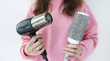 Voluminöse Lockenfrisuren mit der Wavytalk Thermobürste