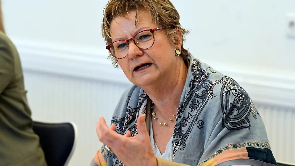 Die-Solidaritaet-mit-Juden-in-Deutschland-nehme-ab-beklagt-Loehrmann