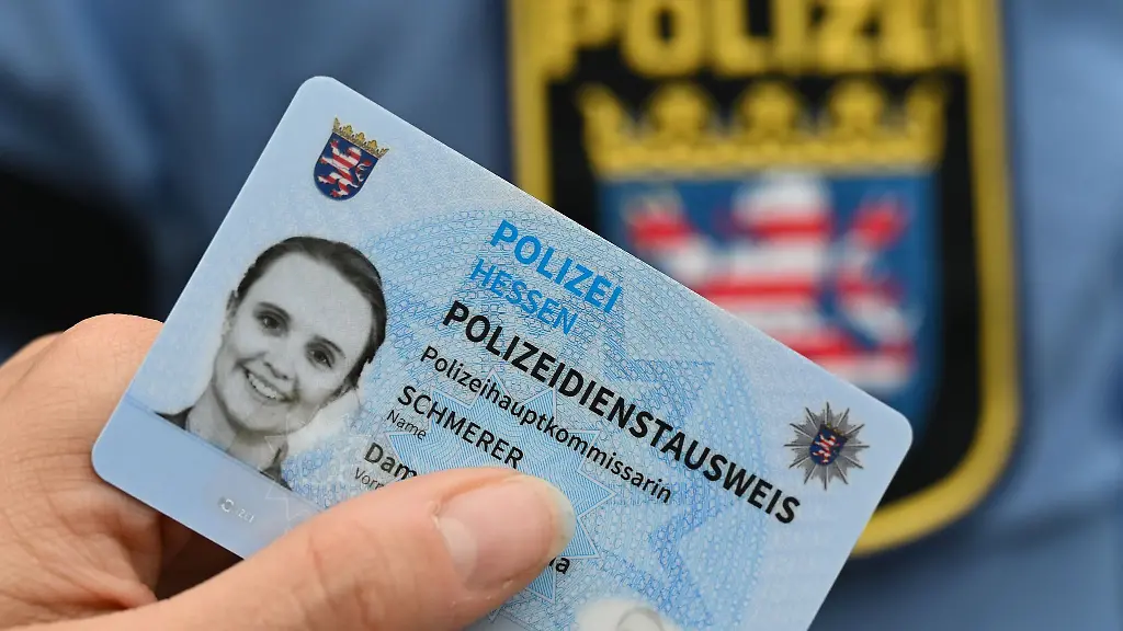 In-Thueringen-werden-die-neuen-Dienstausweise-bis-Ende-des-Jahres-in-allen-Dienststellen-eingefuehrt-sein