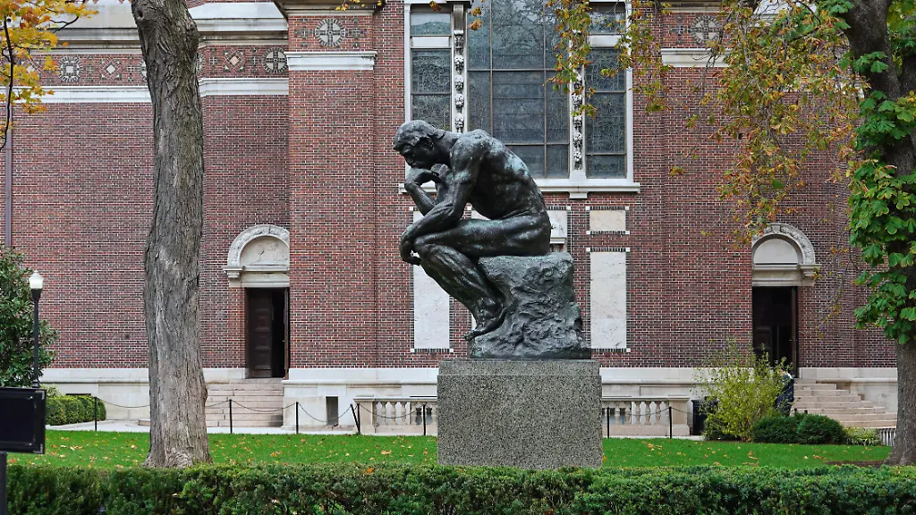 New-York-City-USA-November-15-2021-Rodin-s-The-Thinker-in-front-of-the-Philosophy-Building-of-Columbia-University-in-Manhattan-an-authorized-replica-made-in-1931-from-the-original-casting-of-1904