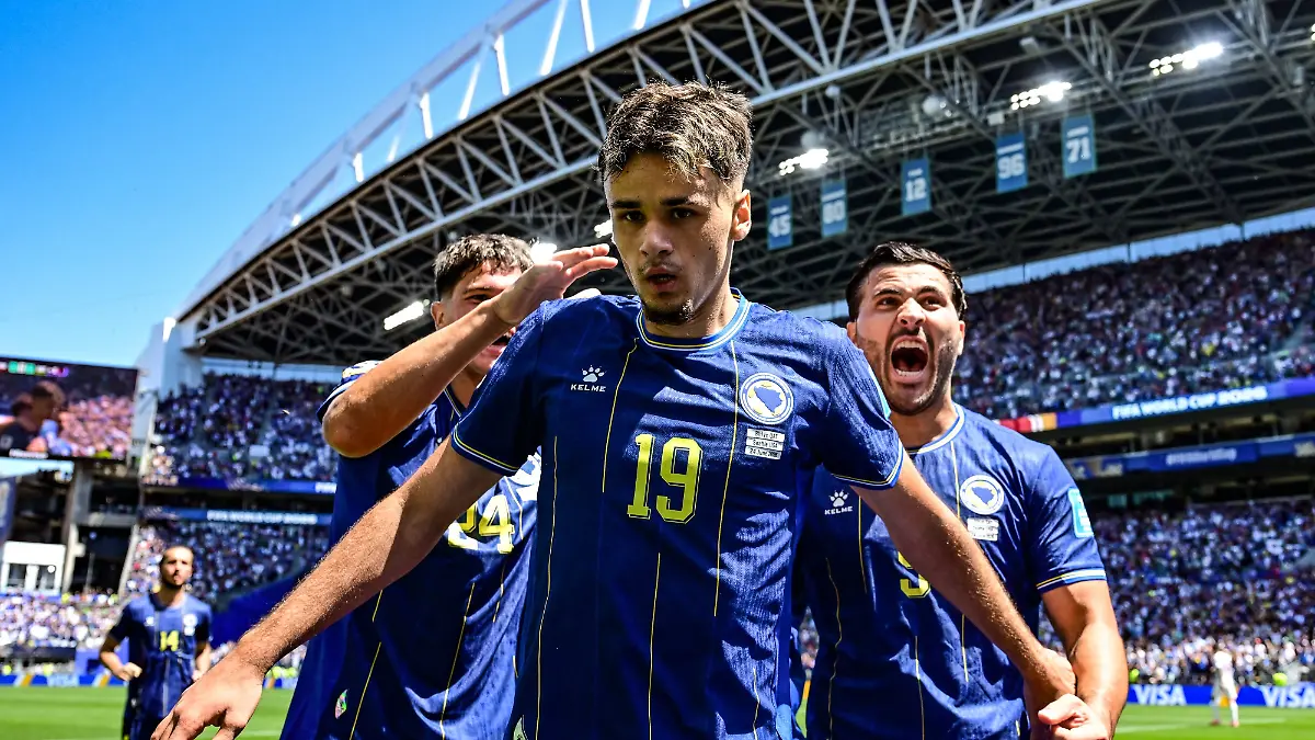 Bosnia-and-Herzegovina-s-Kerim-Alajbegovic-celebrates-after-scoring-during-a-soccer-game-between-Bosnia-and-Herzegovina-and-Qatar-on-Wednesday-24-June-2026-in-Seattle-the-third-and-last-day-in-the-group-stage-in-group-B-of-the-FIFA-World-Cup-WM-Weltmeisterschaft-Fussball-2026-in-the-United-States-of-America