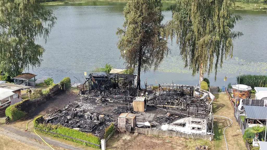 Eine-Woche-nach-einem-Feuer-auf-einem-Campingplatz-ist-die-Ursache-weiter-unklar