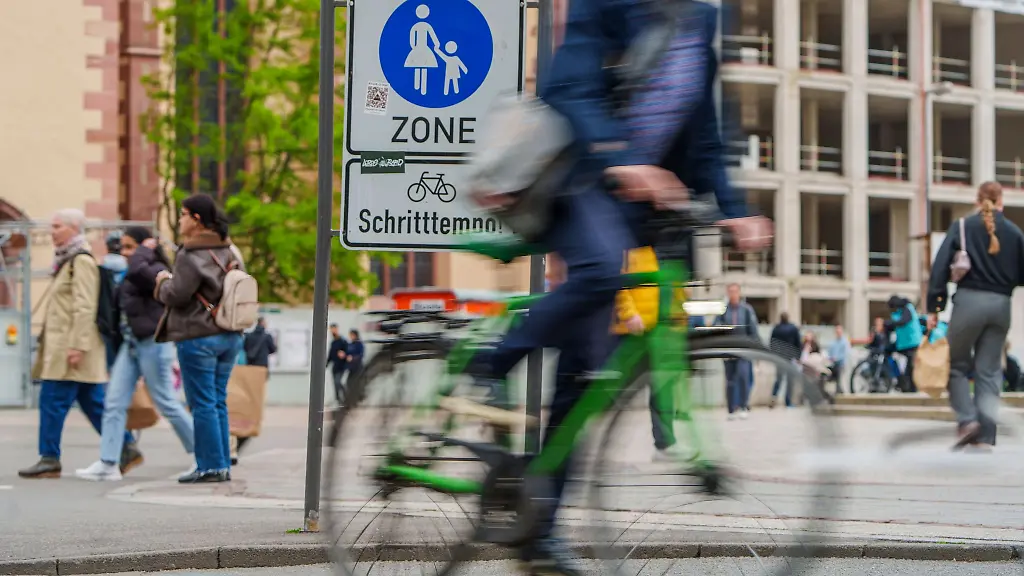 Oekologischer-und-preiswerter-Fahrrad-statt-Auto