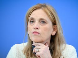 Auch Opposition dagegen: SPD macht Prien wegen Streichplan bei Unterhaltsvorschuss Dampf
