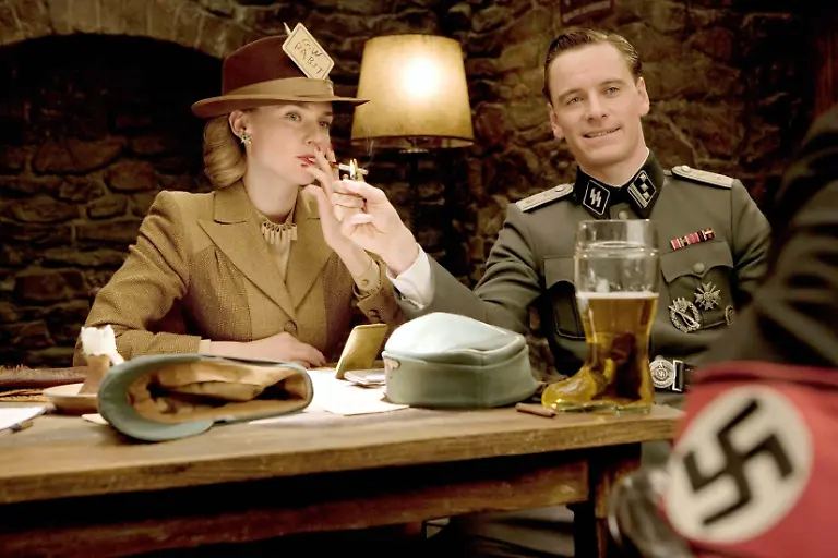 INGLOURIOUS-BASTERDS-Diane-Kruger-Michael-Fassbender-2009