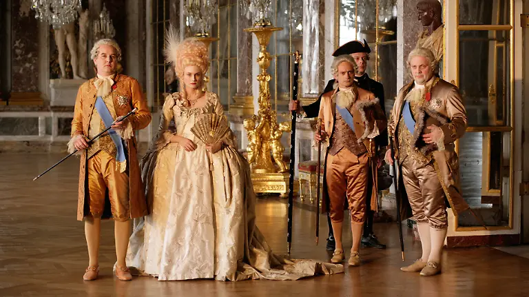 HANDOUT-Diane-Kruger-2-v-l-als-Marie-Antoinette-und-Xavier-Beauvois-als-Koenig-Louis-XVI-in-einer-Szene-des-Kinofilms-Leb-wohl-meine-Koenigin-undatierte-Filmszene-Der-Historien-Film-kommt-am-Donnerstag-31-05-2012-in-die-deutschen-Kinos-Foto-capelight-pictures-zu-dpa-Kinostarts-vom-24-05