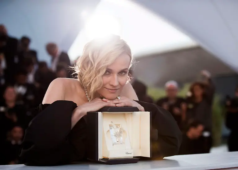 Verleihung-der-Goldene-Palmen-beim-70-Internationalen-Filmfestival-Cannes-am-28-05-2017-in-Cannes-Frankreich-Die-deutsche-Schauspielerin-Diane-Kruger-Die-Deutsche-Diane-Kruger-ist-beim-Filmfestival-Cannes-als-beste-Schauspielerin-ausgezeichnet-worden-Sie-wurde-fuer-ihre-Leistung-in-Fatih-Akins-NSU-Drama-Aus-dem-Nichts-geehrt