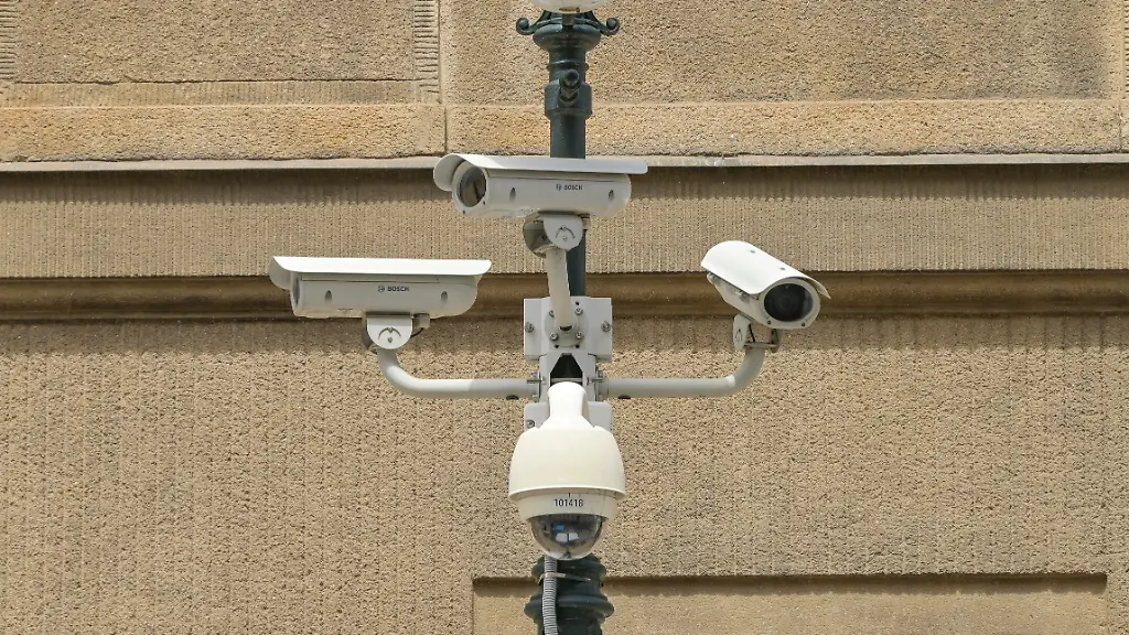 604472357