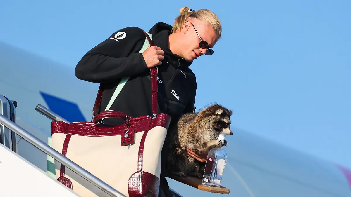 Norway-s-Erling-Haaland-gets-off-the-plane-after-his-national-soccer-team-landed-at-Oslo-Airport-in-Gardermoen-Norway-Monday-July-13-2026