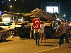 Zehn Jahre Putschversuch Türkei: "Am nächsten Morgen ging die Hexenjagd los, und sie war blutig"