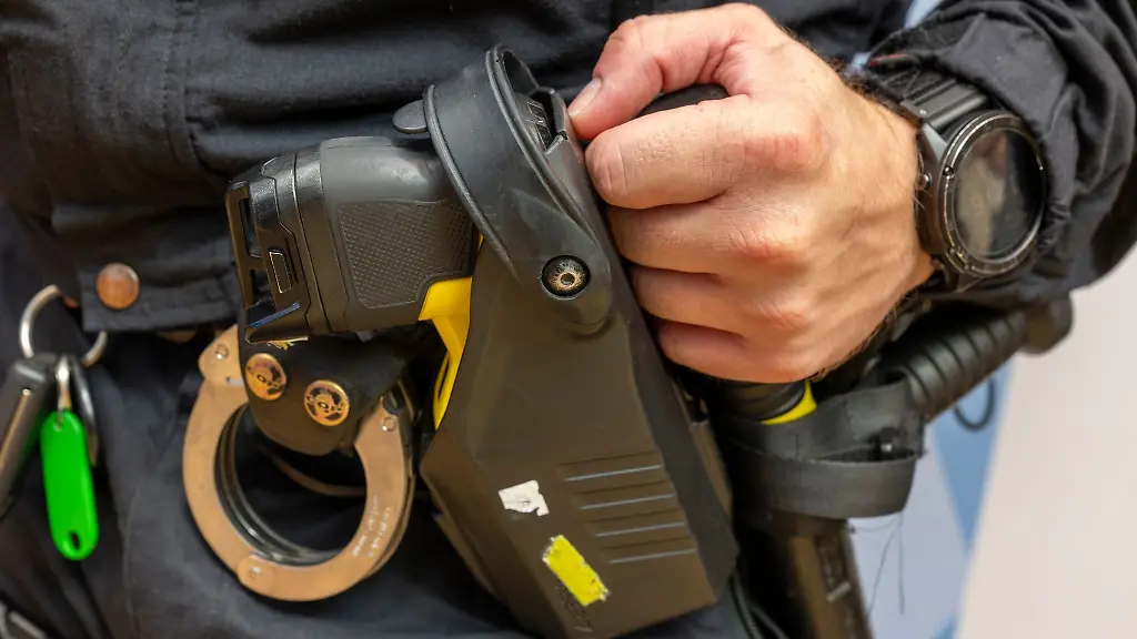 Der-Verdaechtige-versuchte-noch-zu-fluechten-konnte-aber-von-der-Polizei-festgehalten-werden