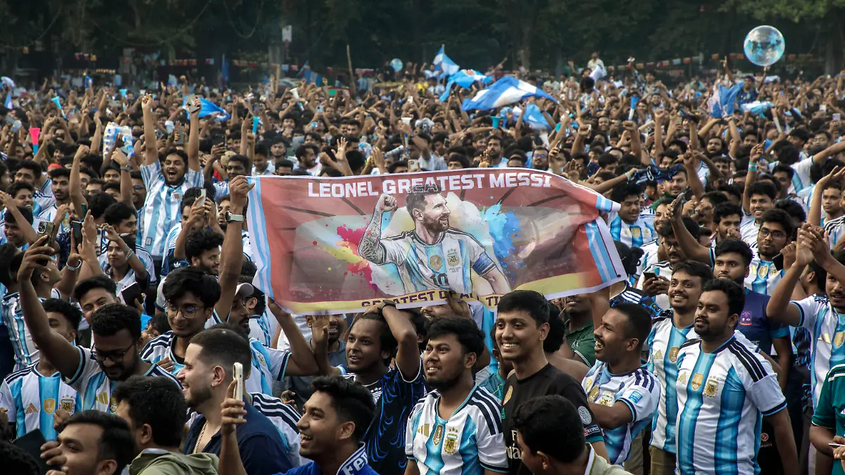 July-4-2026-Dhaka-Dhaka-Bangladesh-People-are-cheering-for-Argentina-as-they-watch-the-Argentina-vs-Cabo-Verde-football-match-on-the-University-of-Dhaka-campus