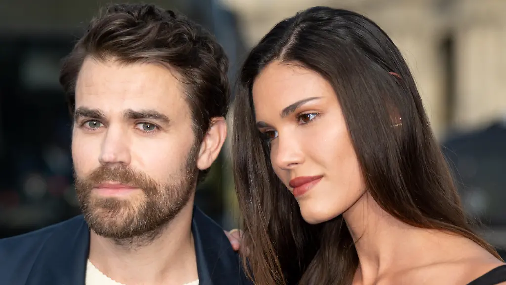Paul-Wesley-and-Natalie-Kuckenburg-attend-the-Elie-Saab-Womenswear-Fall-Winter-2026-2027-show-as-part-of-Paris-Fashion-Week-in-Paris-France-2026-03-07