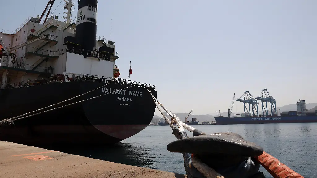 2026-05-06T144941Z_504455896_RC2L3LAE3R46_RTRMADP_3_IRAN-CRISIS-EMIRATES-PORTS