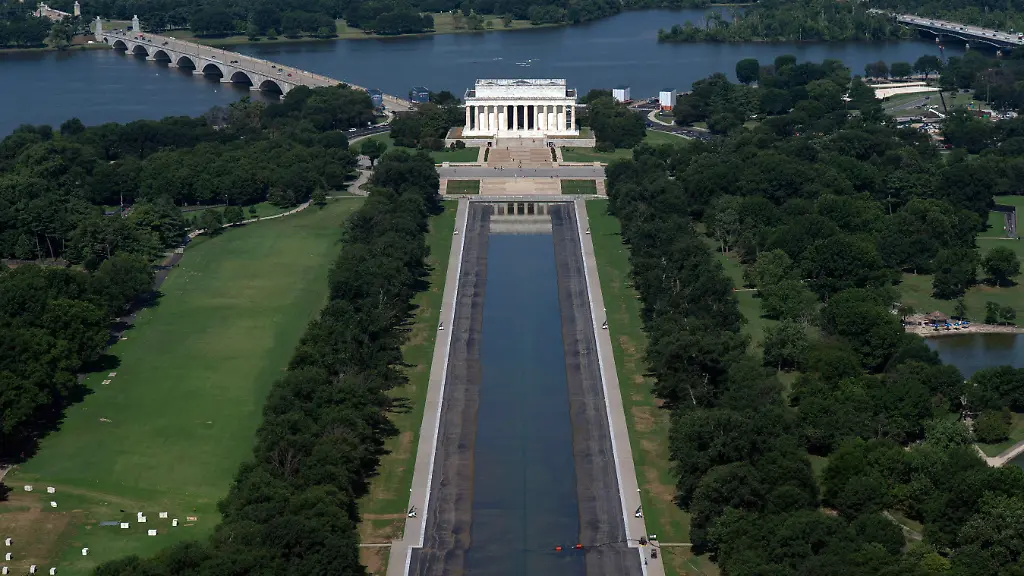 The-partially-drained-Lincoln-Memorial-Reflecting-Pool-is-pictured-from-the-Washington-Monument-Monday-July-13-2026-in-Washington