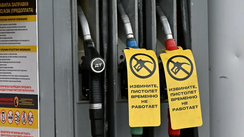 Russia-Gasoline-Shortages-9204503-12-07-2026-An-announcement-reading-Out-of-Order-is-seen-at-a-petrol-station-in-Moscow-Russia