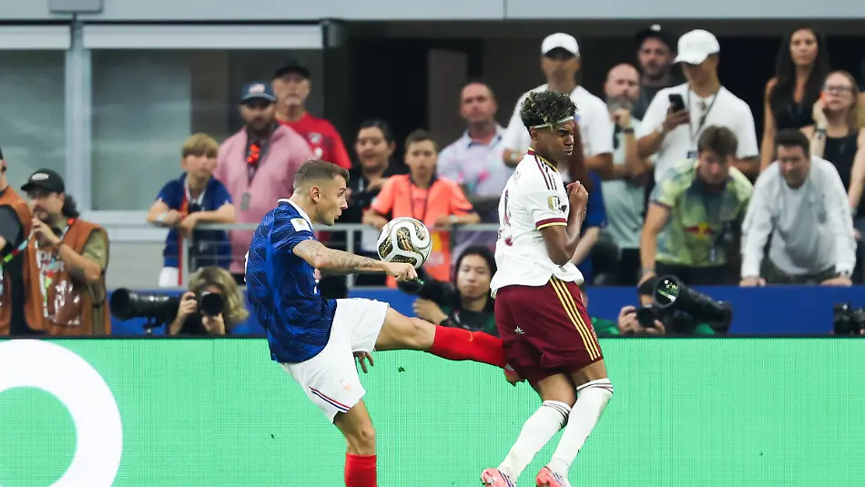 Lamine-Yamal-of-Spain-R-is-fouled-in-the-box-by-Lucas-Digne-of-France-L-during-a-FIFA-Mens-World-Cup-2026-semi-final-football-match-between-France-and-Spain-at-Dallas-Stadium-in-Arlington-on-July-14th-2026-Photo-by-Leo-Barrilari-SPP-PUBLICATIONxNOTxINxBRAxMEX-Copyright-xLeoxBarrilari-SPPx-Sportspressphoto-SPR190617