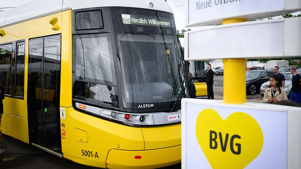 Seit-heute-ist-der-Urbanliner-im-Linienbetrieb-der-Berliner-Verkehrsbetriebe-im-Einsatz