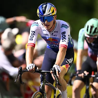 Tour-de-France-2026-Stage-10-LE-LIORAN-FRANCE-JULY-14-Lipowitz-Florian-GER-of-Red-Bull-BORA-Hansgrohe-at-the-finish-line-during-stage-10-of-the-113rd-edition-of-Tour-de-France-an-UCI-World-Tour-2