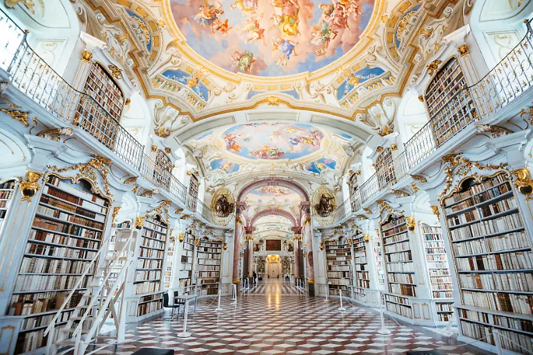 Stiftsbibliothek Admont ©Drazen Lovric, iStock