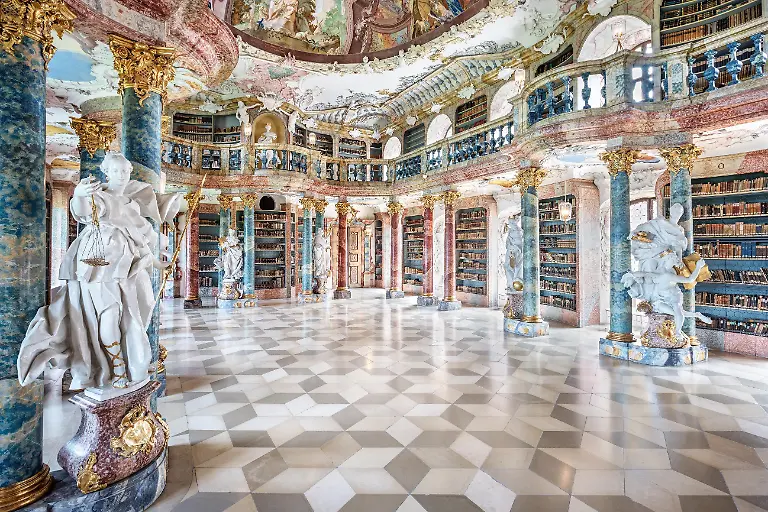 Klosterbibliothek Wiblingen_Bibliotheksaal_©Staatliche Schlösser und Gärten Baden-Württemberg, Günther Bayerl.