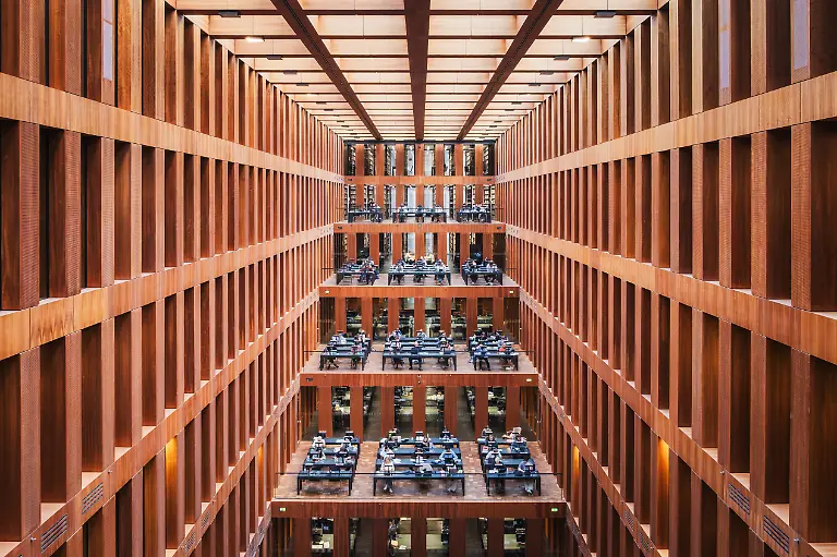 Leseterrassen im Jacob-und-Wilhelm-Grimm-Zentrum_Humboldt-Universität zu Berlin©HU Berlin_Stefan Klenke
