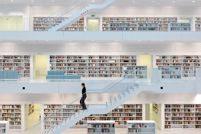 Stadtbibliothek Stuttgart_Galeriesaal_©Martin_Lorenz