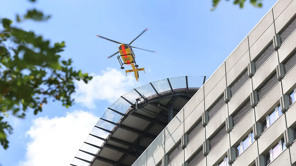 Der-71-Jaehrige-wurde-per-Hubschrauber-ins-Krankenhaus-geflogen