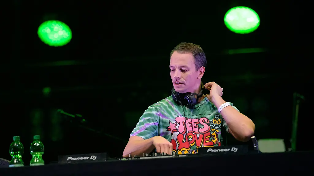 Der-DJ-feiert-eine-Party-zum-Jubilaeum-der-Bayreuther-Festspiele