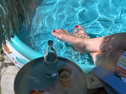 Sind nackte Füße eklig?: Barfuß in Schlappen und Sandalen - kommt drauf an