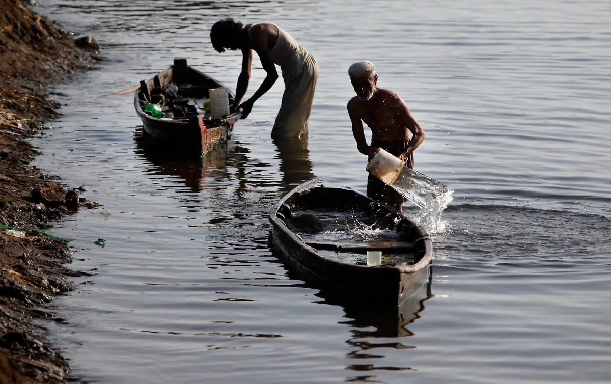 2010-05-09T120000Z-1973688260-GM1E65918T901-RTRMADP-3-PAKISTAN