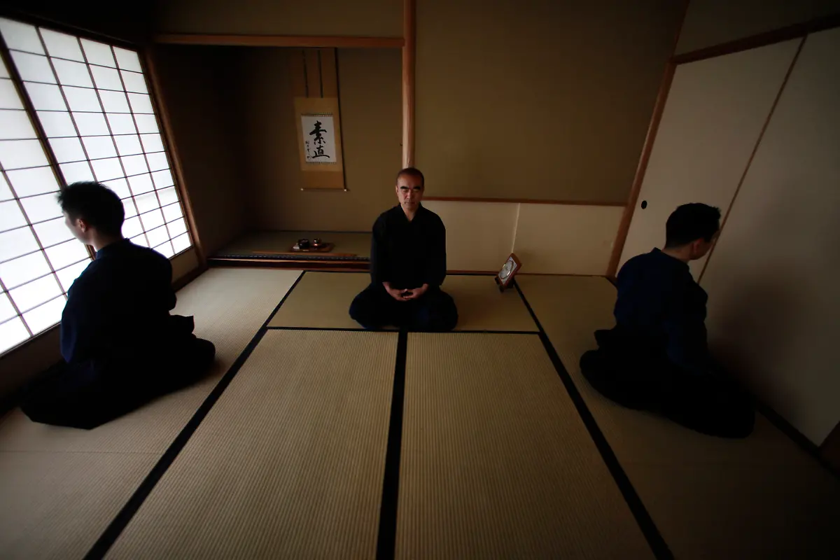 2009-05-11T120000Z-1244689907-PM1E5580VYZ01-RTRMADP-3-JAPAN-LEADERS